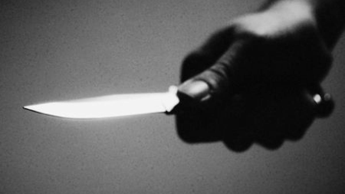 o femeie a ajuns in stare grava la spital dupa ce a fost taiata de un barbat de la care imprumutase