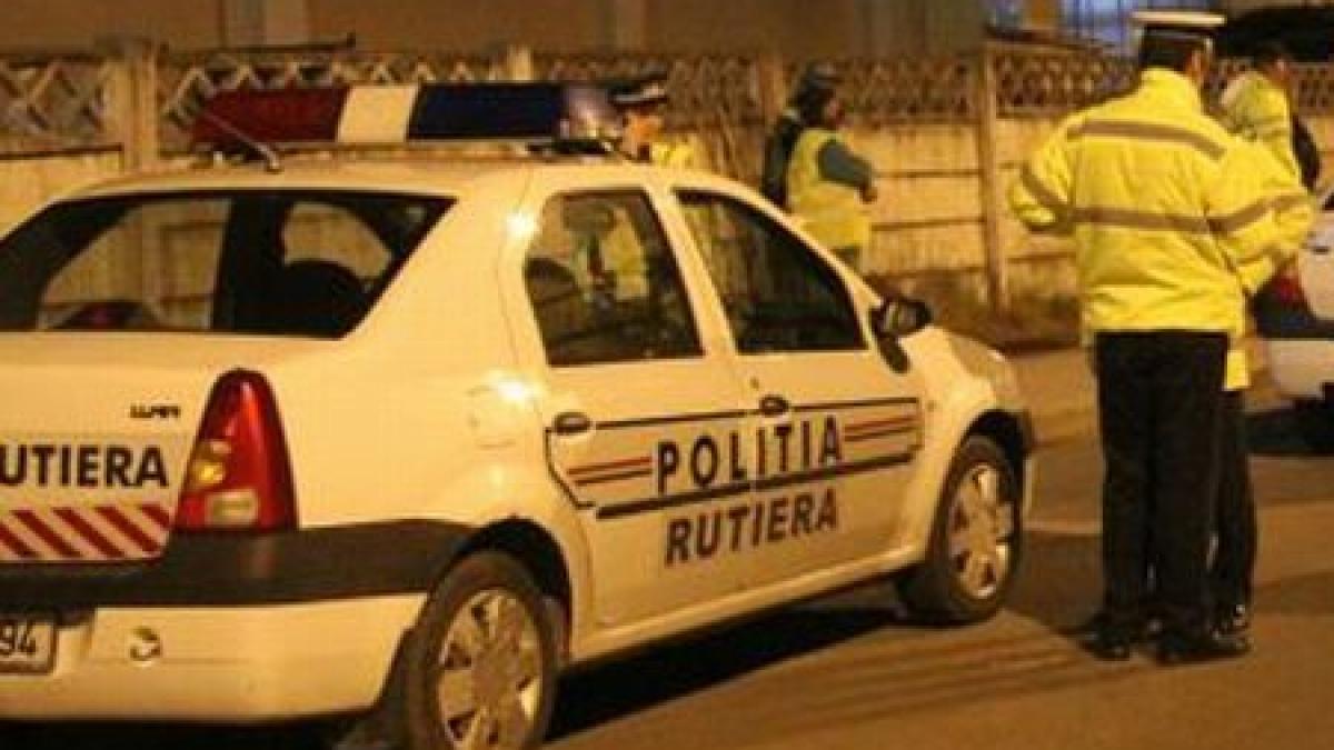 echipaj de politie implicat intr un accident rutier un politist a fost usor ranit