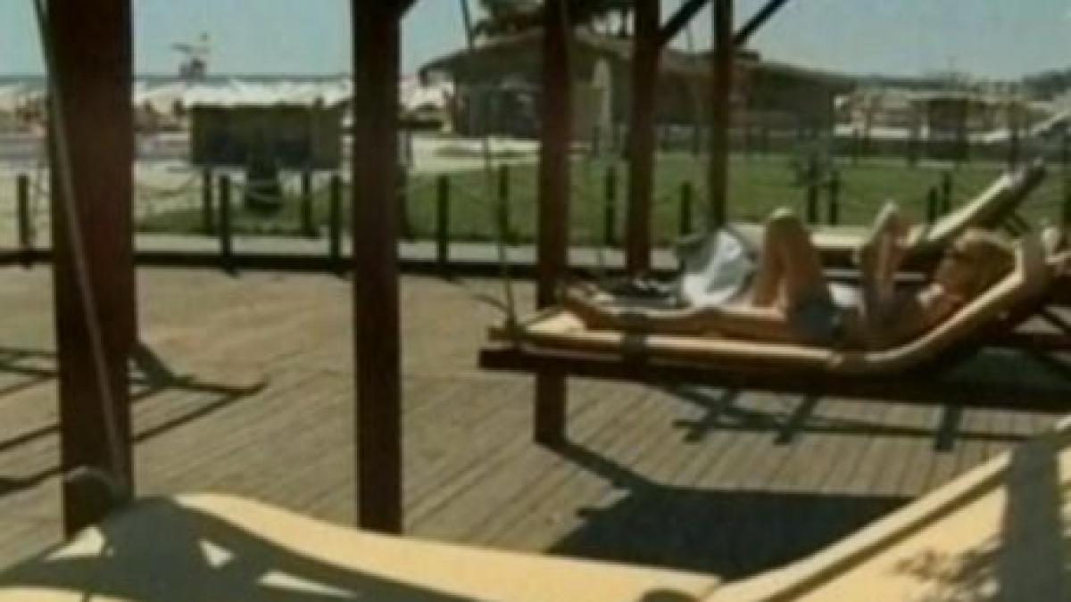 baldachine suspendate si cafea la nisip vezi aici ultimele fite de pe plajele din mamaia