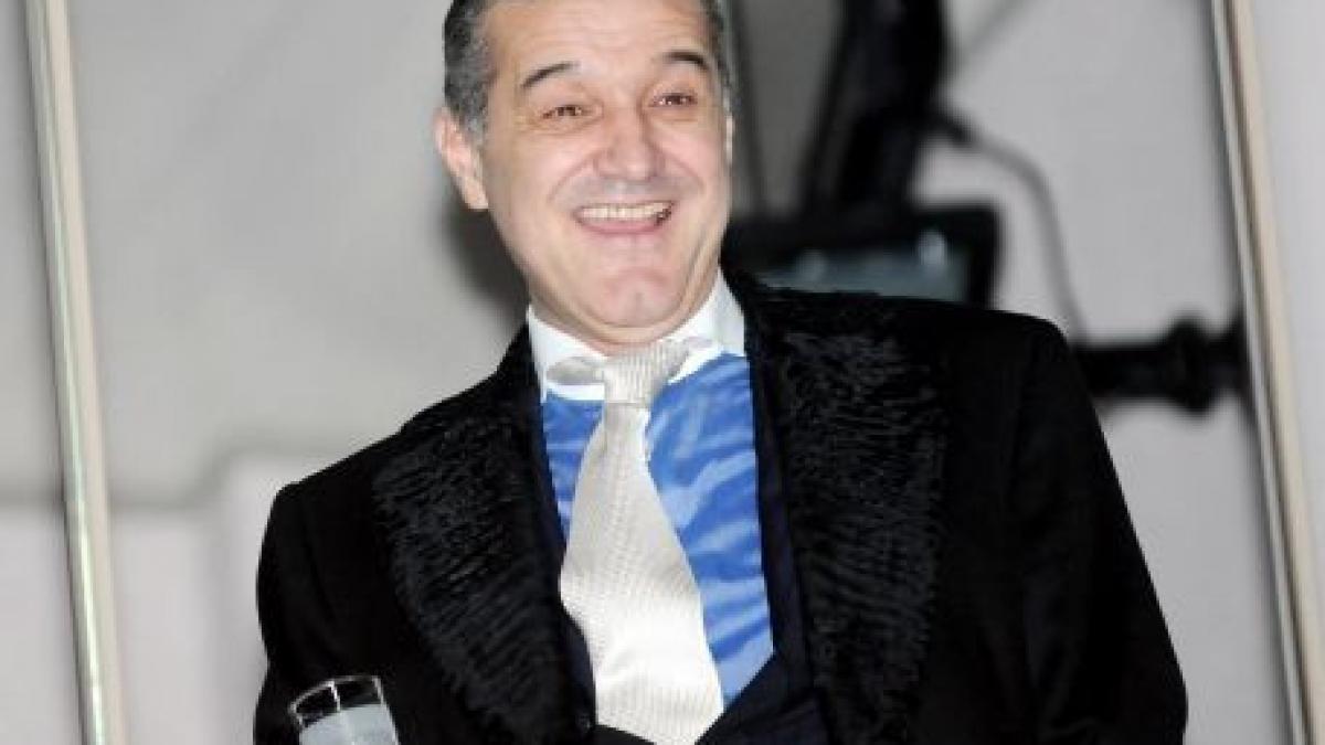 gigi becali a facut spectacol la mare vezi aici cum conduce latifundiarul un skijet