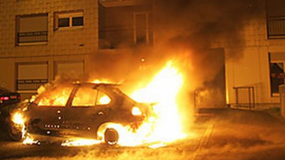 masina solistului de la bere gratis a fost incendiata