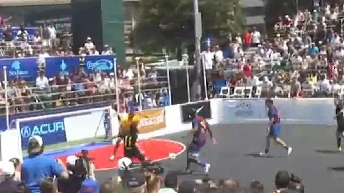 la baschet e mai usor kobe bryant si a marcat un autogol intr un amical caritabil