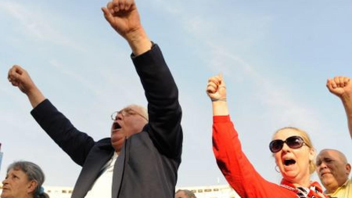 mii de angajati ai postei romane au protestat la sediul ministerului comunicatiilor