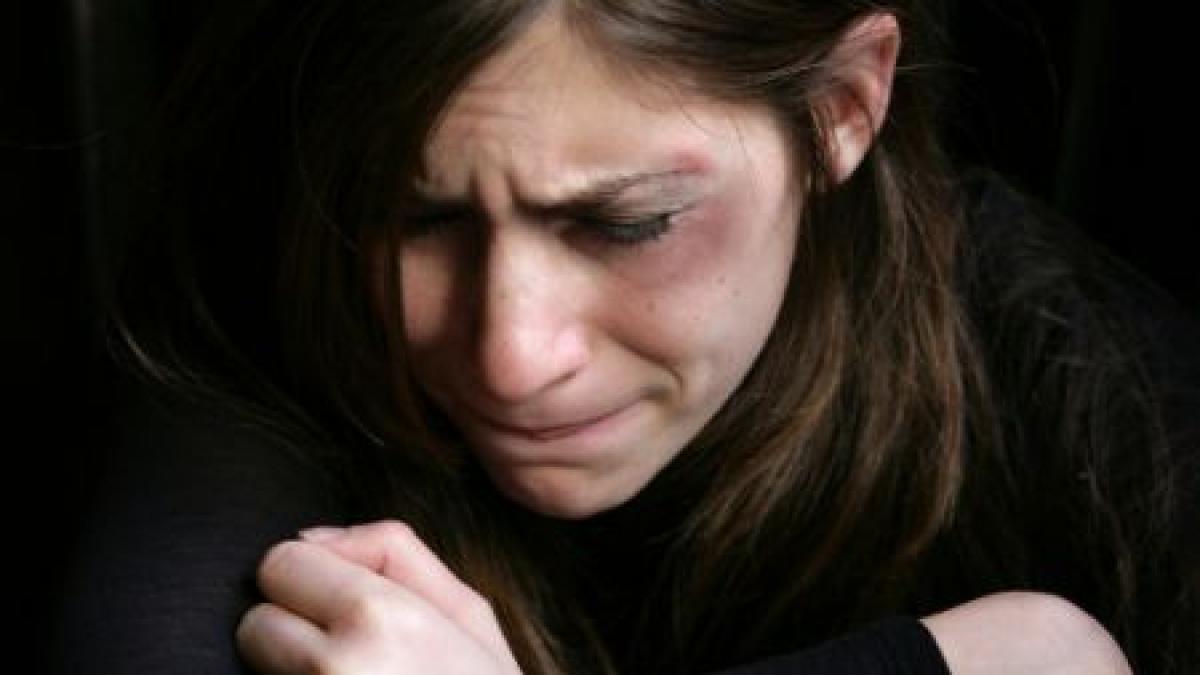 o fata de 14 ani din iasi violata de sase barbati