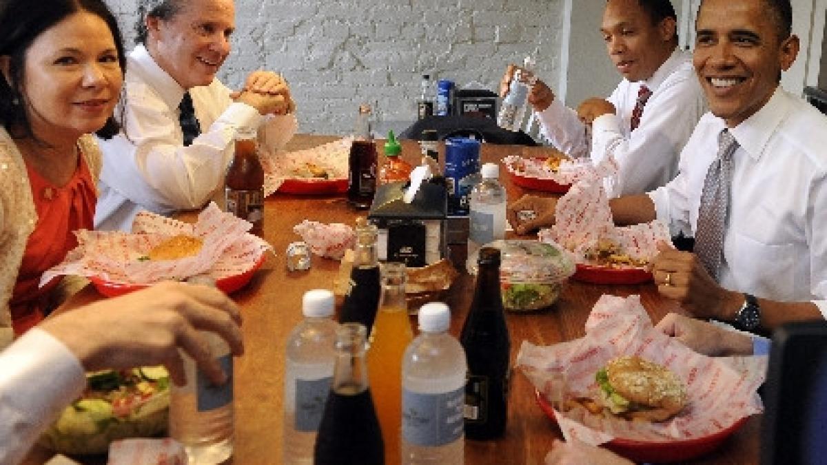 barack obama isi aniverseaza ziua de nastere presedintele sua a implinit 50 de ani