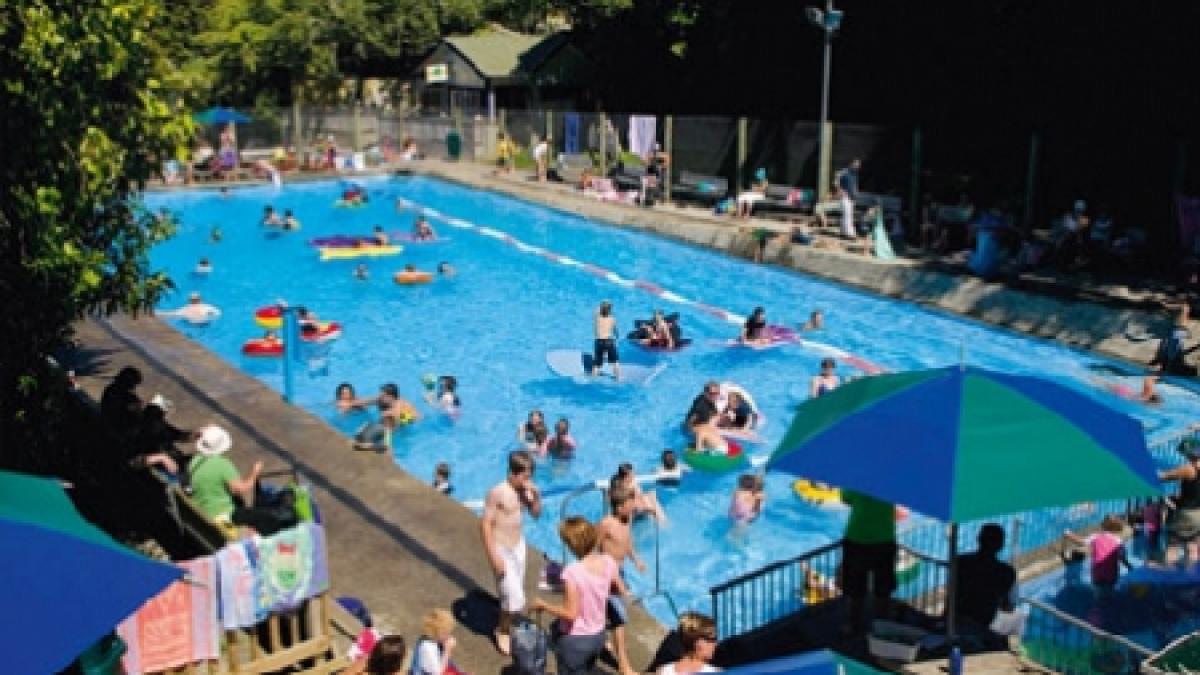 ploiesti un copil de 13 ani a murit inecat in piscina la o petrecere