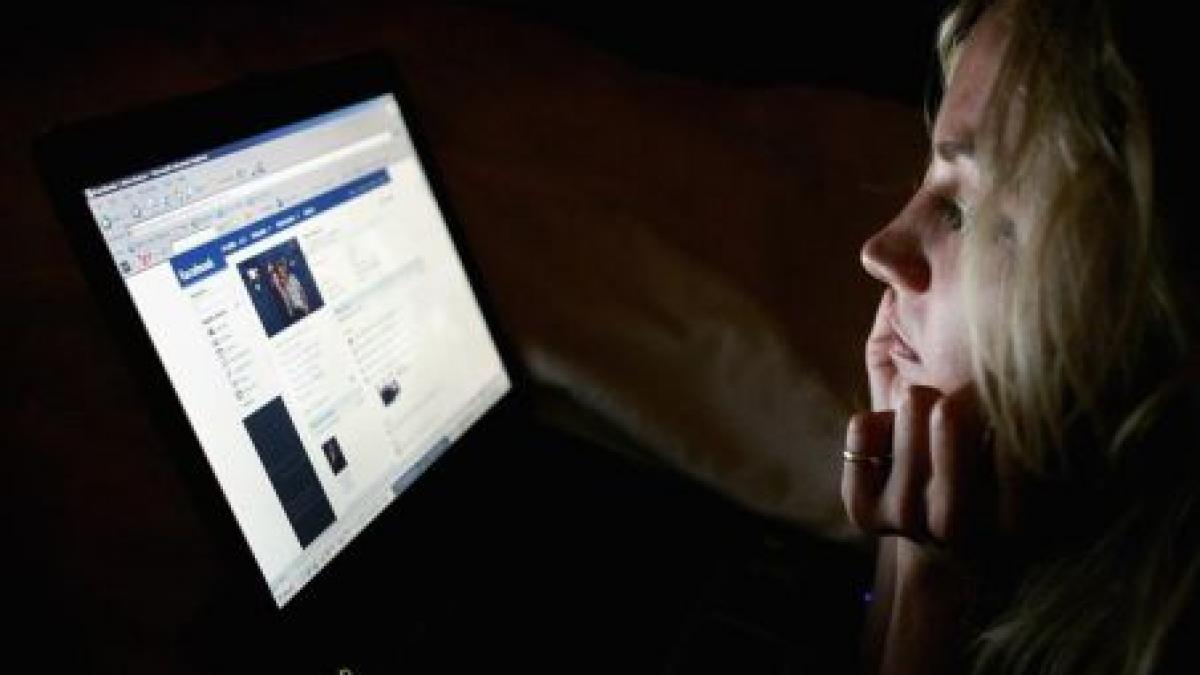 excesul de facebook la adolescenti cultiva narcisismul si comportamente anti sociale