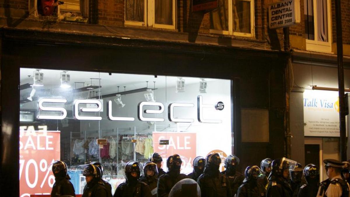 meciul amical dintre anglia si olanda a fost anulat din cauza violentelor din londra