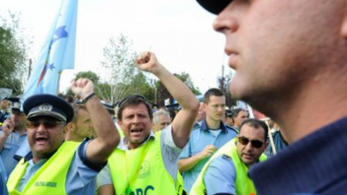 sindicalistii mai vor picheta sediul ministerului in fiecare zi pana pe 19 august