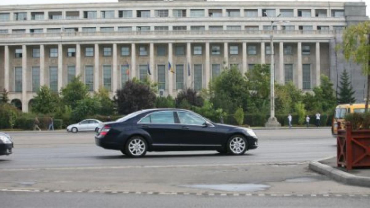 cladirea guvernului va avea sase lei in curte