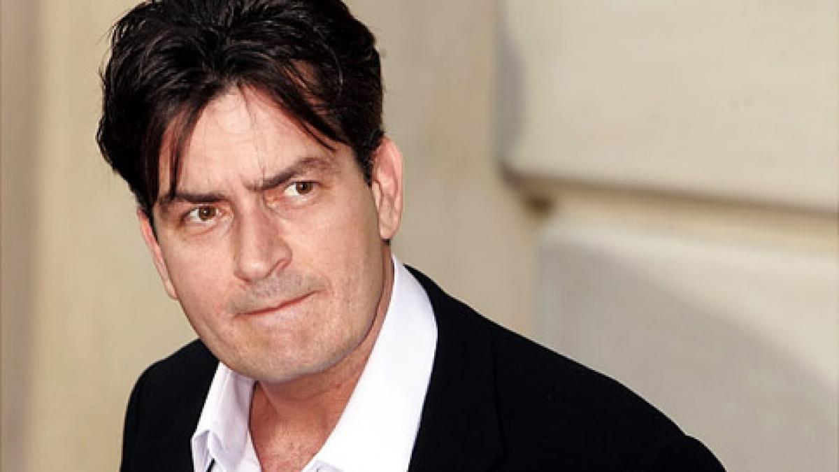 personajul lui charlie sheen din doi barbati si jumatate omorat de un tren