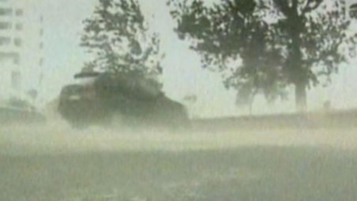 o furtuna de nisip a alungat toti turistii de pe plajele litoralului romanesc