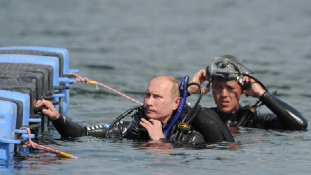 premierul rus vladimir putin in postura de scafandru vezi ce promoveaza