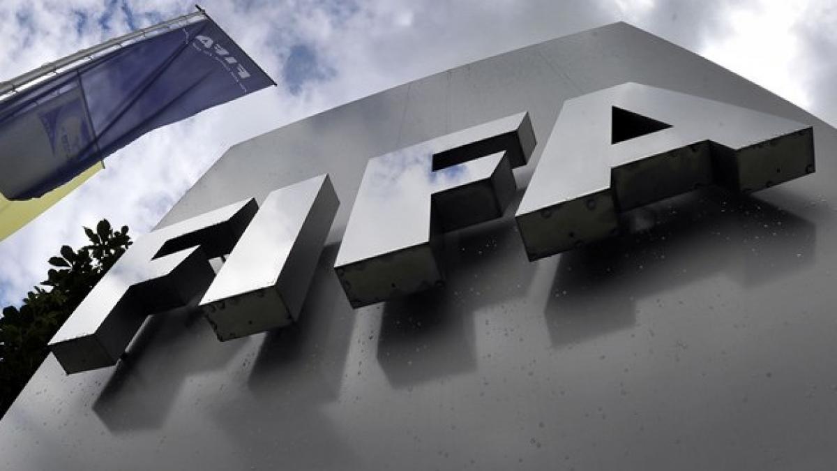 sase arbitri din bosnia si ungaria suspendati pe viata de fifa