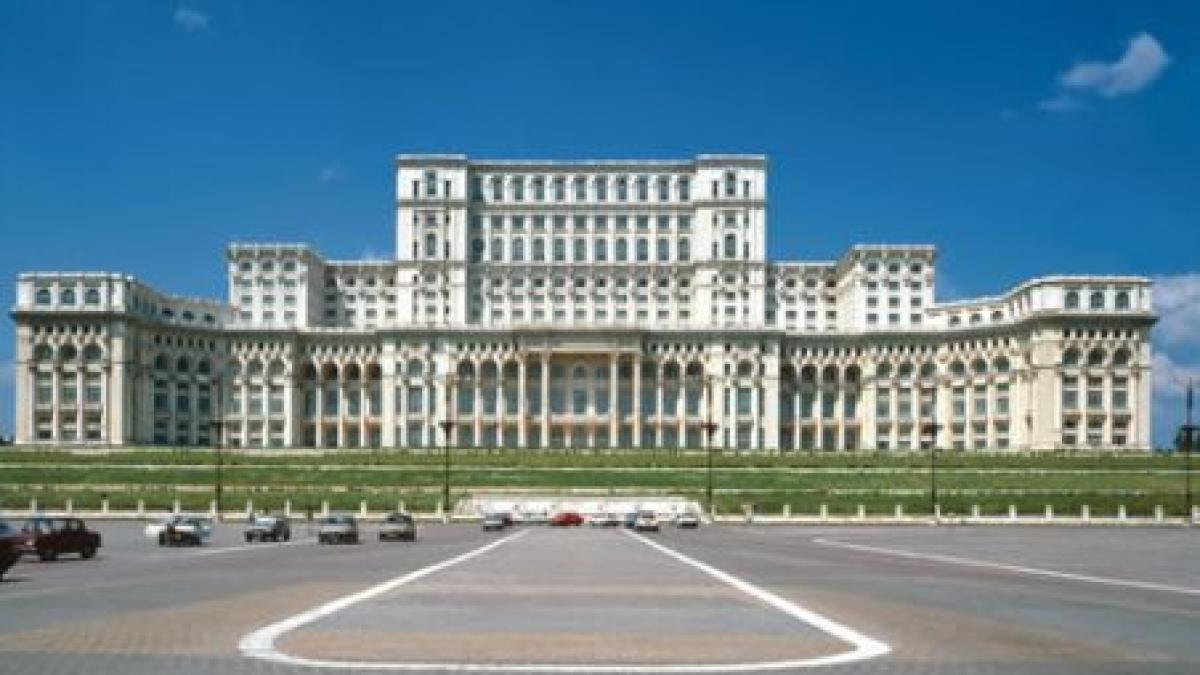 senatul romaniei a intrat in renovare fatada va fi complet schimbata
