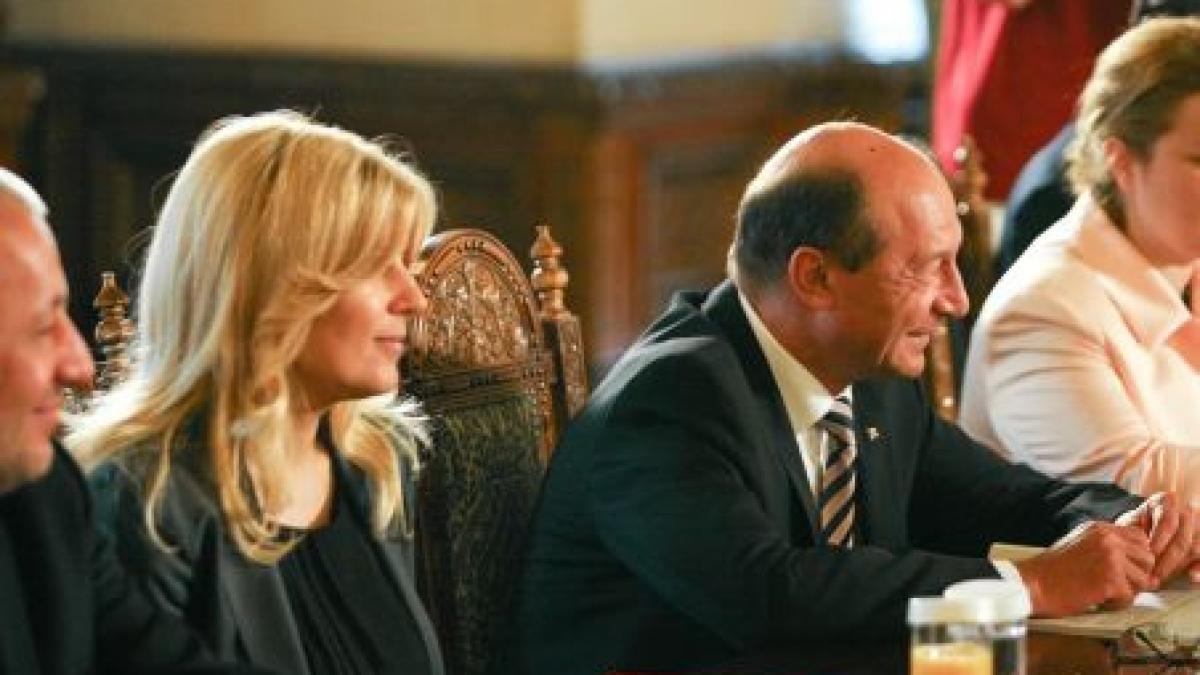 basescu despre vizita elenei udrea la cotroceni aaseara eu am fost cu nevasta mea