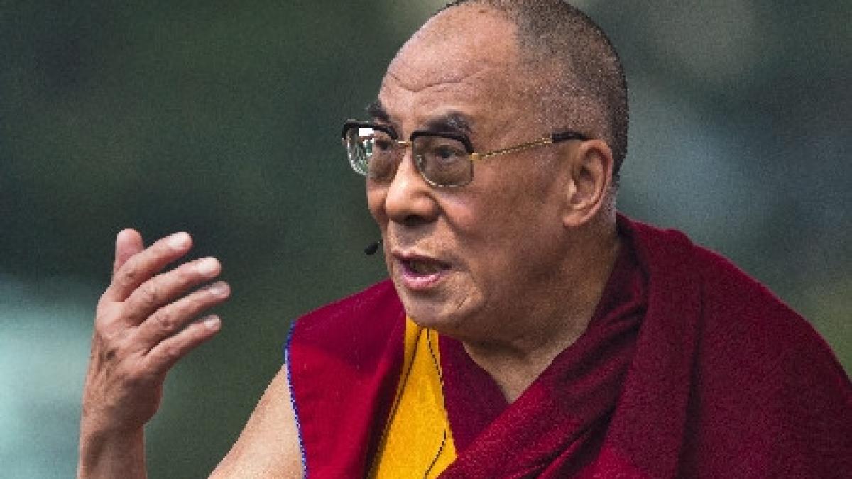 franta peste 7000 de adepti ai budismului s au adunat pentru a l asculta pe dalai lama