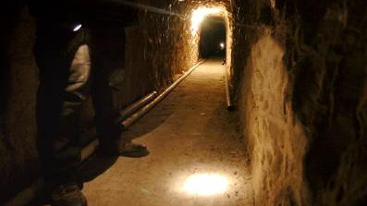 mexic autoritatile au descoperit un tunel destinat transportului de droguri intre tijuana si