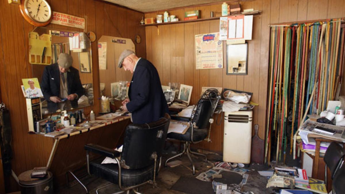 un frizer englez isi reconstruieste frizeria cu ajutorul retelelor de socializare