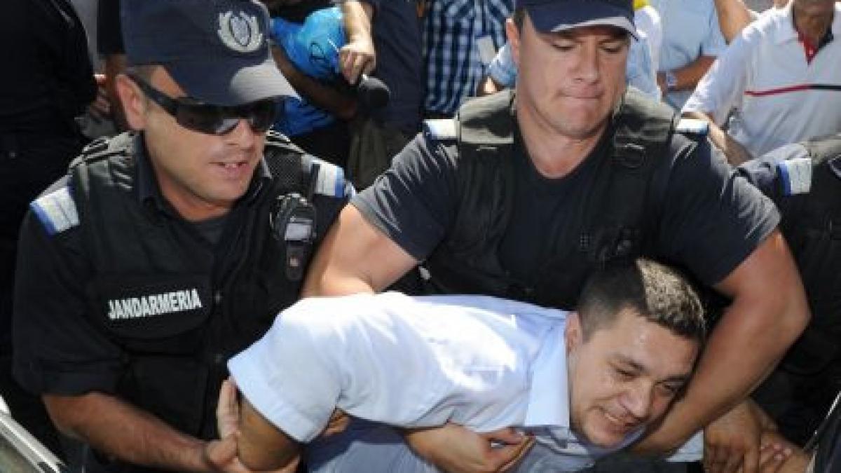 miron cozma jandarmii l au agresat pe nicolae mavrodin reprezentantii jandarmeriei sustin ca