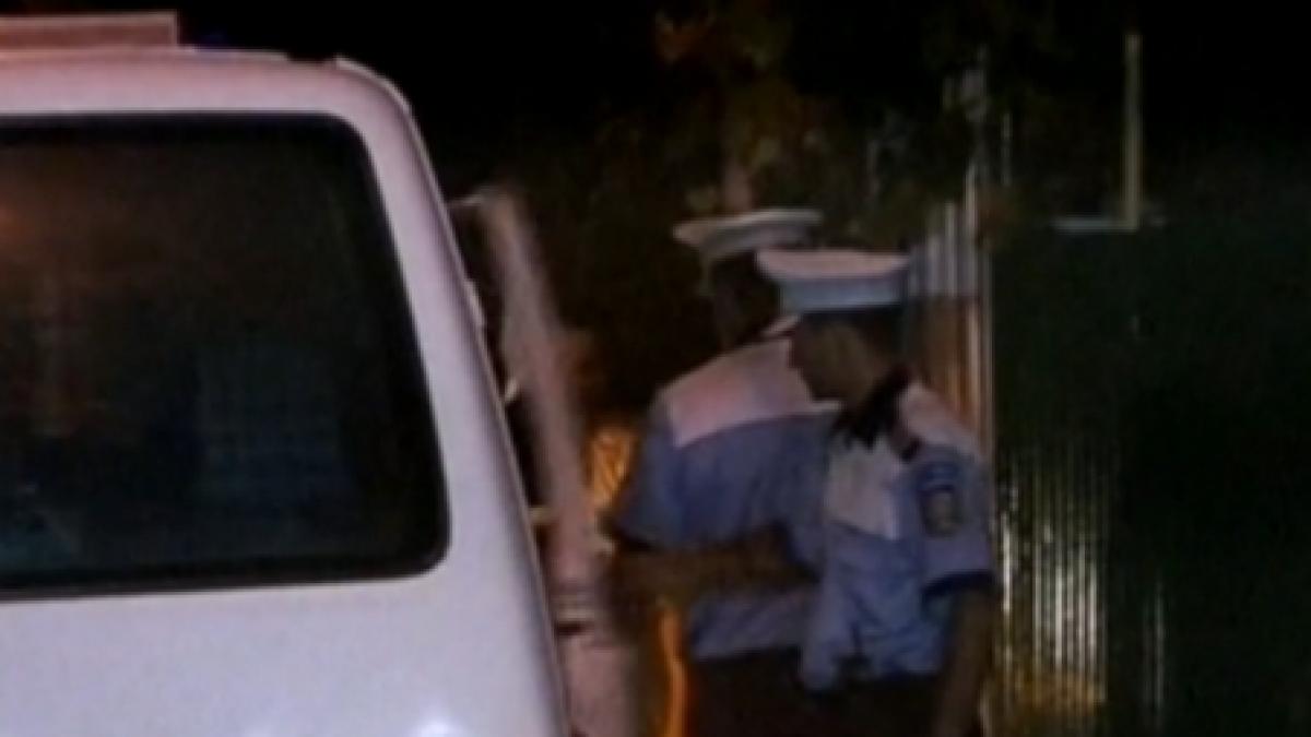 bucuresti un taximetrist beat a intrat cu masina intr un stalp de iluminat stradal