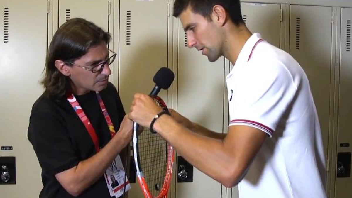 farsa facuta de novak djokovic a lovit un reporter in zona sensibila