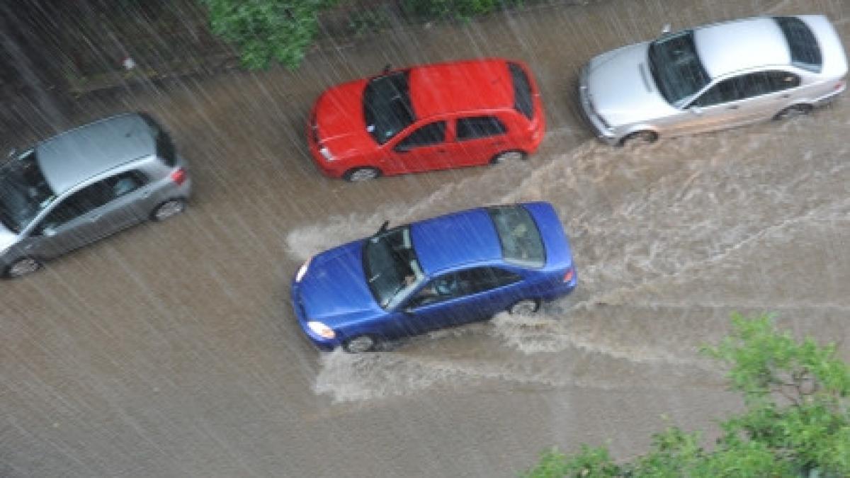 zalau o ploaie de zece minute a inundat mai multe gospodarii si strazile din oras