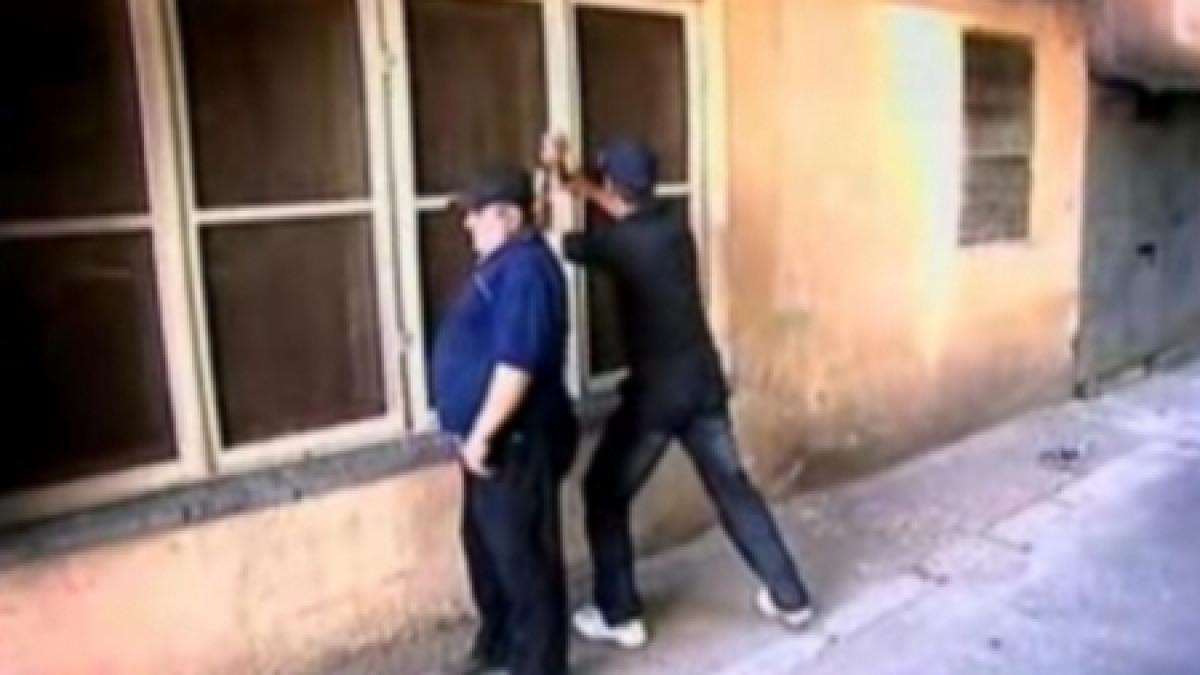 o educatoare din bucuresti si iubitul ei spargatori de case in timpul liber