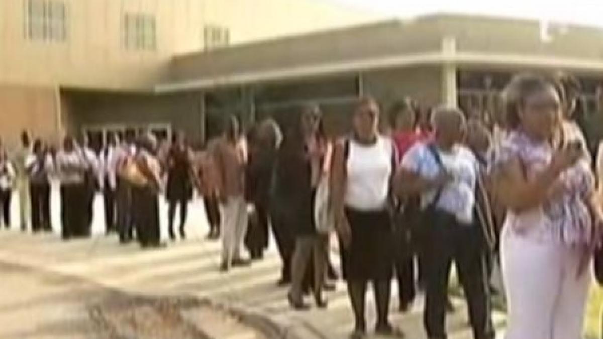 5 000 de someri au format o coada de cativa kilometri la un targ de joburi in sua