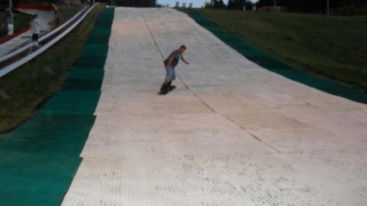 din acest week end turistii pot schia pe partia artificiala din busteni