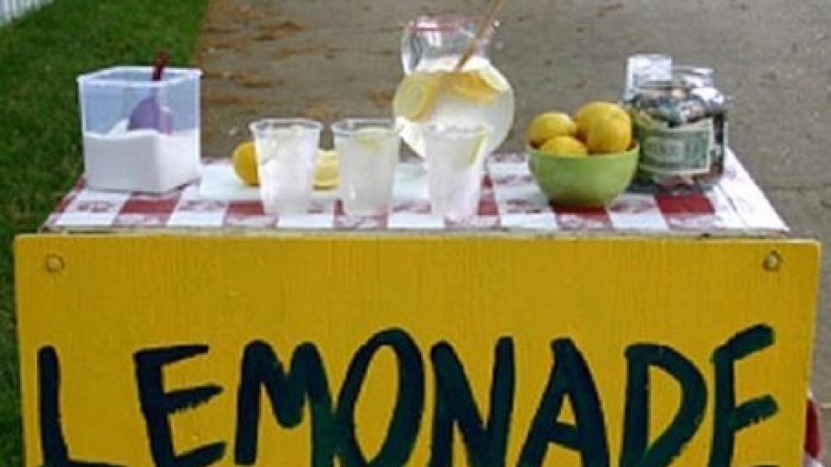 lege absurda cativa tineri au fost arestati in capitala sua din cauza unei tarabe cu limonada