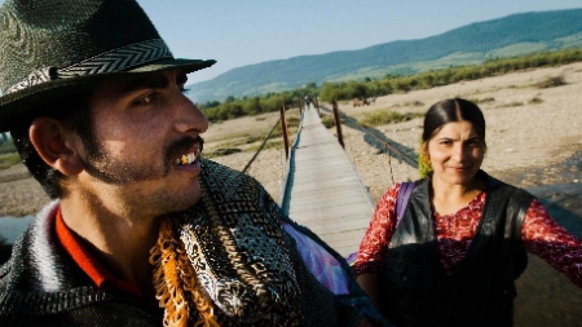 un clan de romi care a furat 40 de milioane de dolari arestat in sua