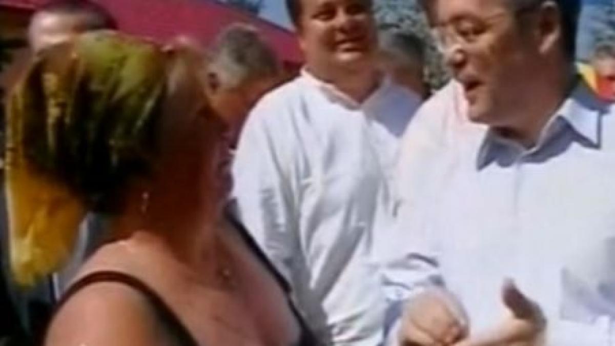 boc luat la misto de o femeie trecuta de prima tinerete sa faceti o discoteca in sat pentru babe