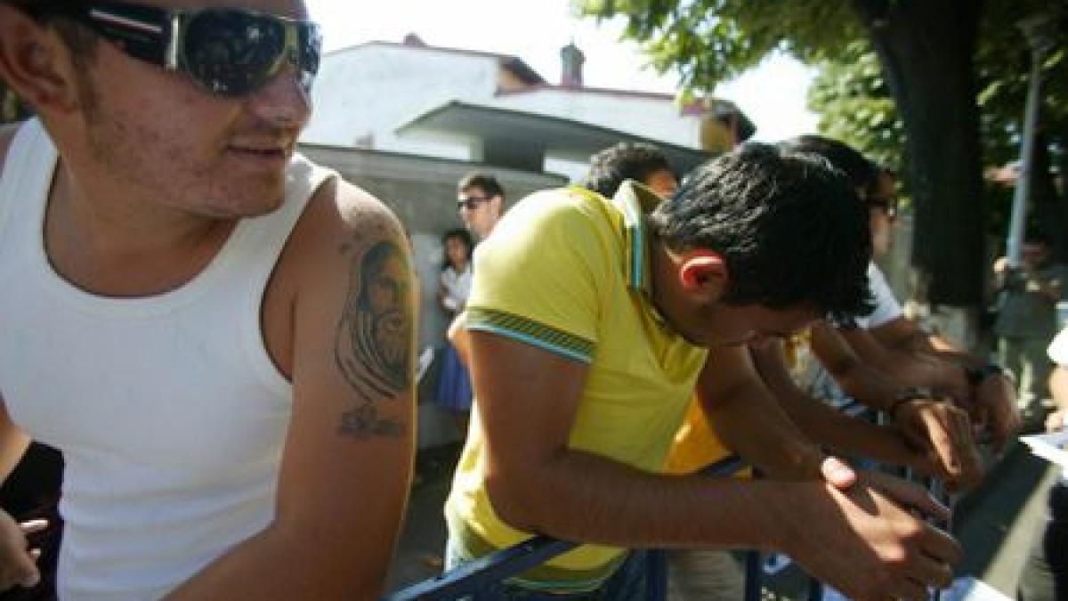 razboi total intre doua clanuri dintr o comuna din galati peste 20 de oameni au fost raniti