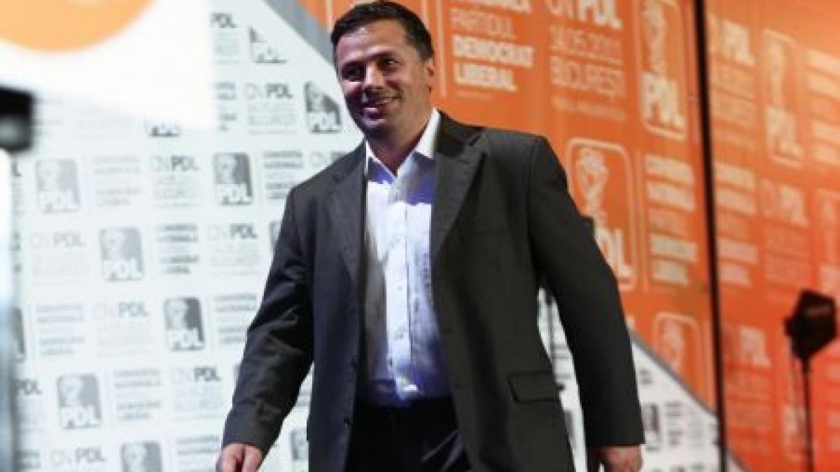 deputatul pdl petru movila batut in curtea casei sale din iasi politia il cauta pe vinovat