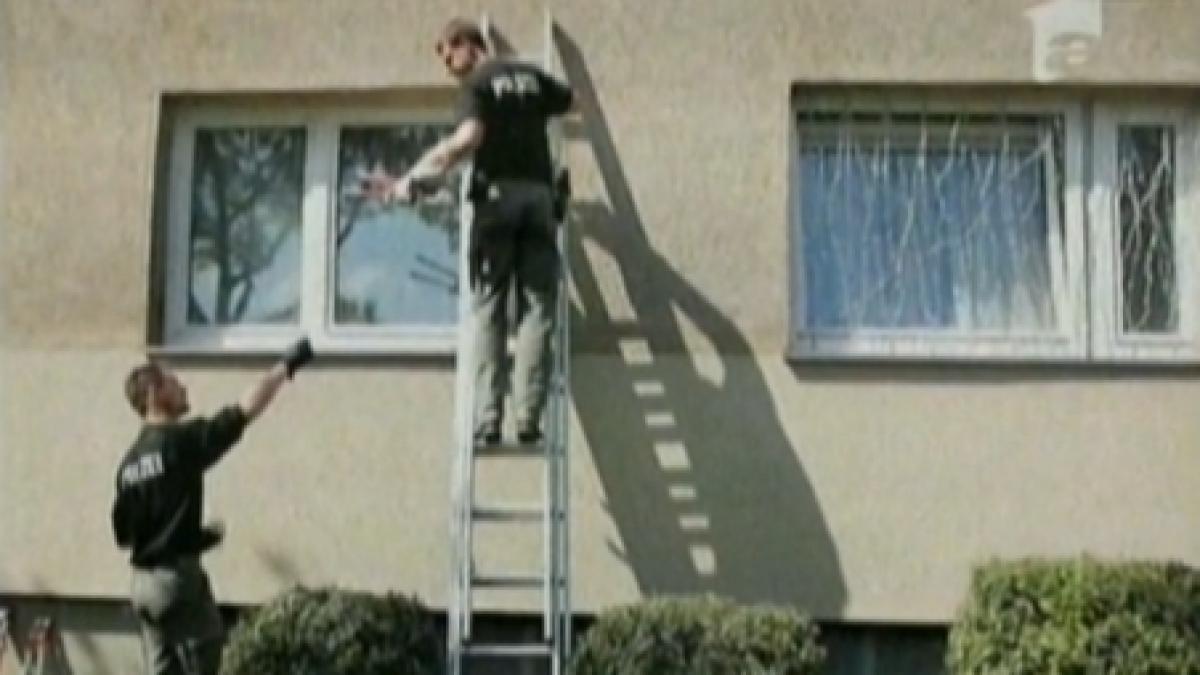 germania un barbat a rapit o femeie si a inchis o intr o cabina telefonica