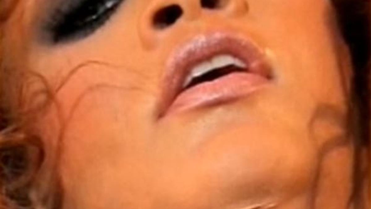 rihanna are doua cicatrice sub barbie artista si ar fi facut o operatie estetica