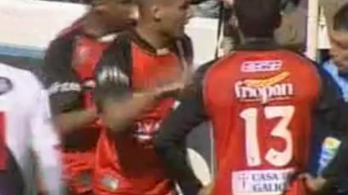 un arbitru asistent din uruguay palmuit de un jucator nervos ca a fost eliminat