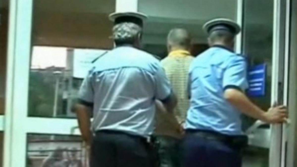 rasturnare de situatie la deta unul dintre pagubiti arestat pentru ultraj contra bunelor moravuri