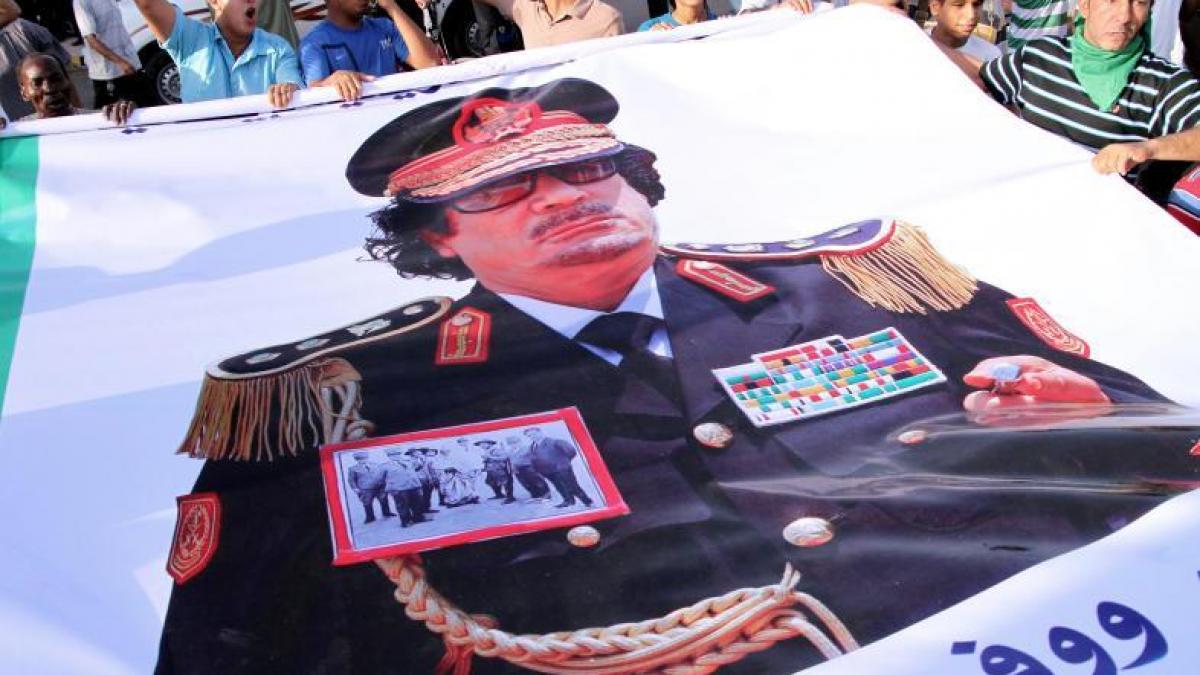 rebelii au pus pret pe capul lui gaddafi vezi cat valoreaza mort sau viu