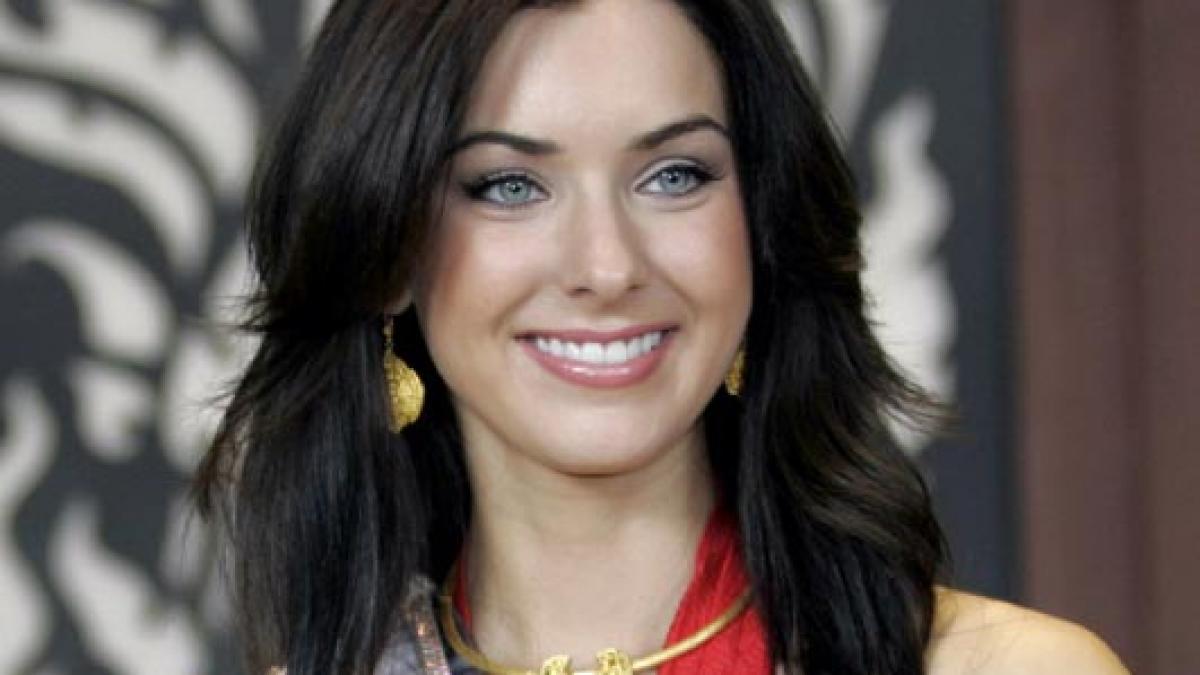 miss universe 2005 s a hotarat sa promoveze romania peste tot in lume