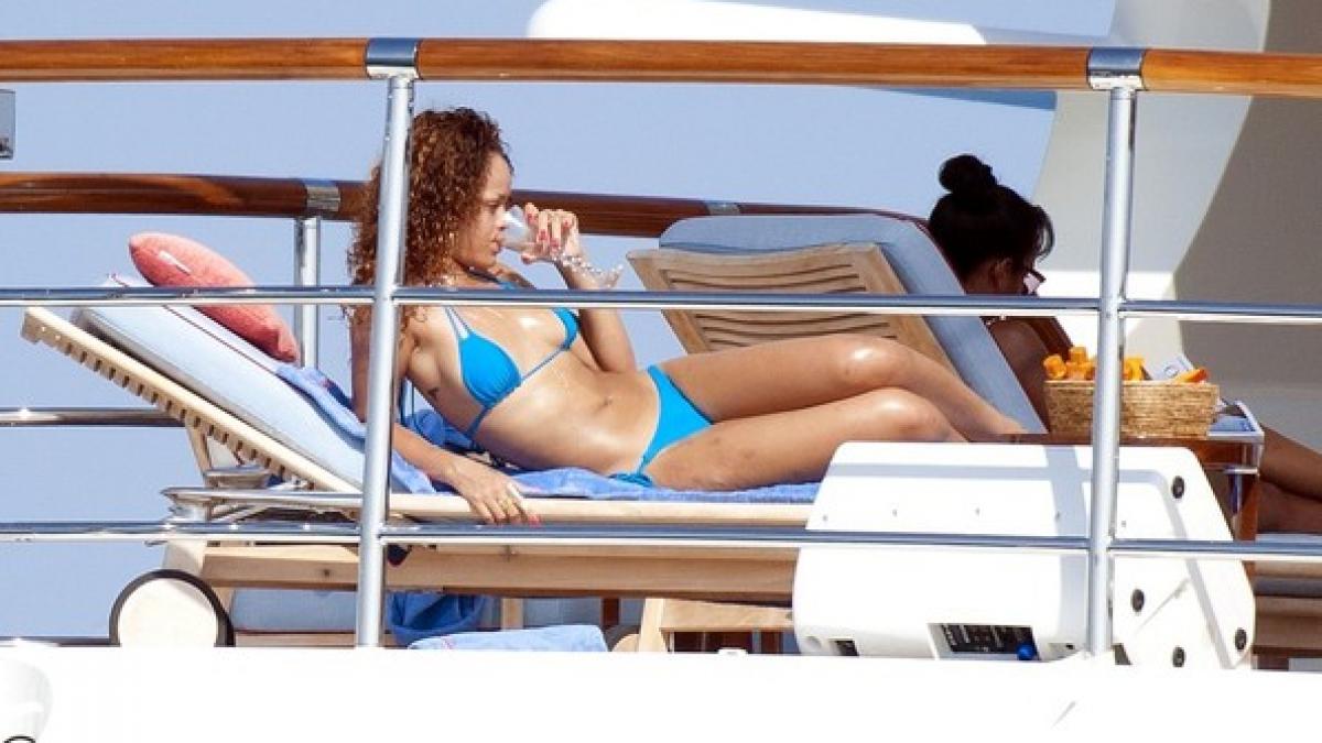 rihanna nu se mai satura de distractie artista petrece de o luna de zile aproape incontinuu