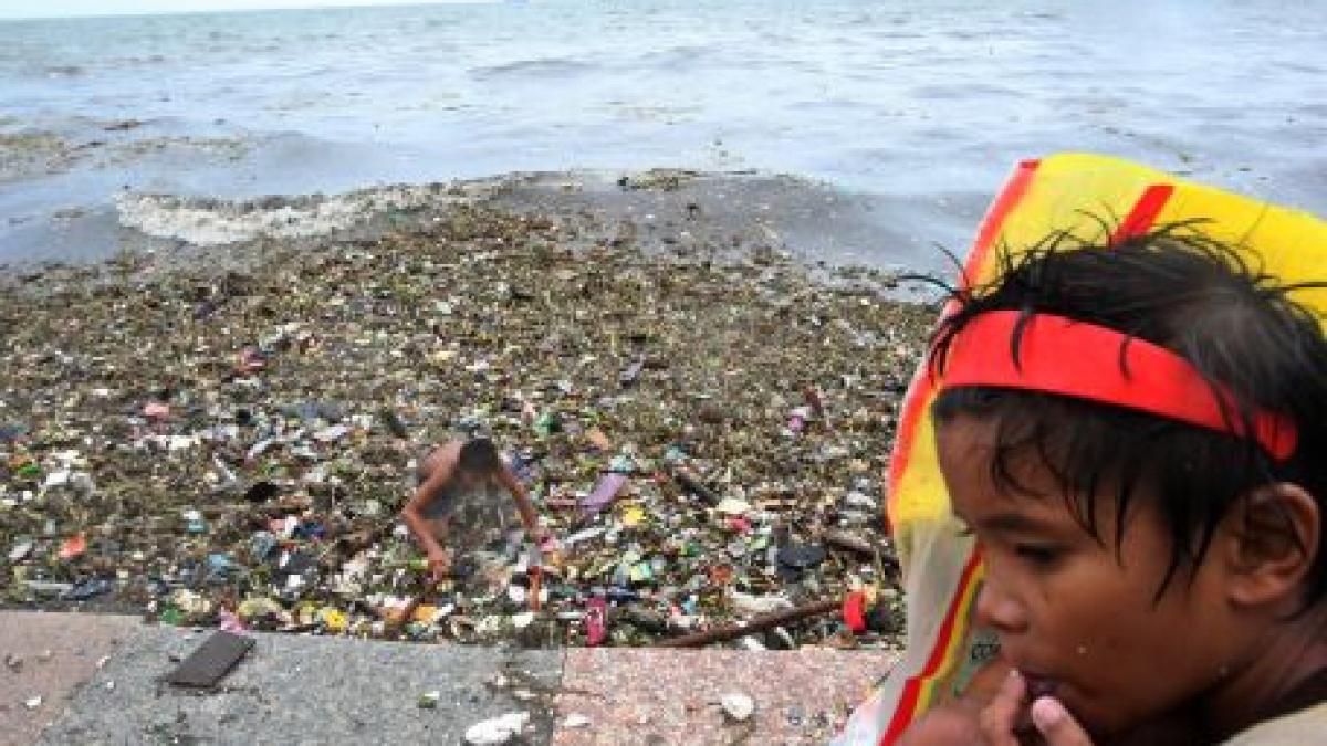 taifunul nanmadol din filipine a facut 13 victime si se indreapta spre taiwan