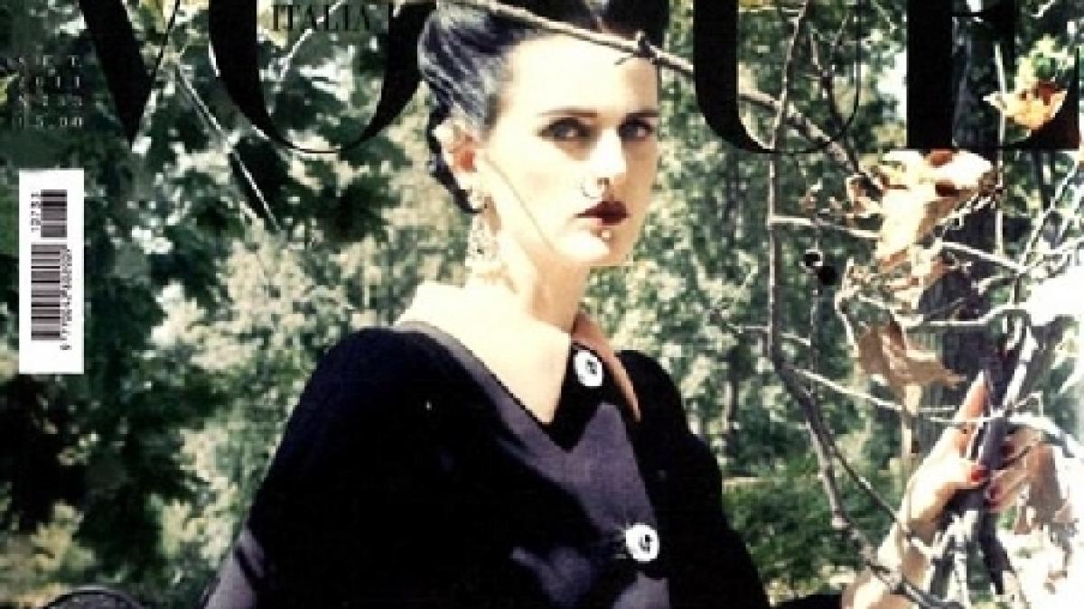 un model cu talia de doar 33 de centimetri pe coperta ultimului numar din revista vogue