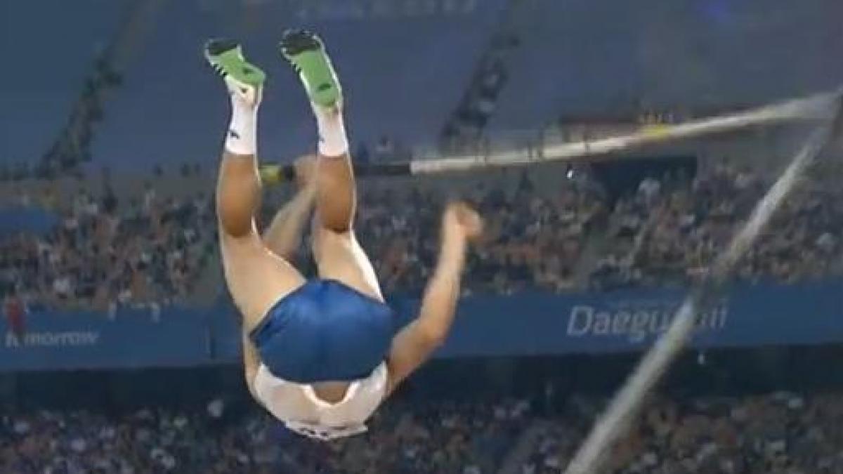 doi atleti au avut probleme cu prajinile in timpul finalei de la cm de atletism