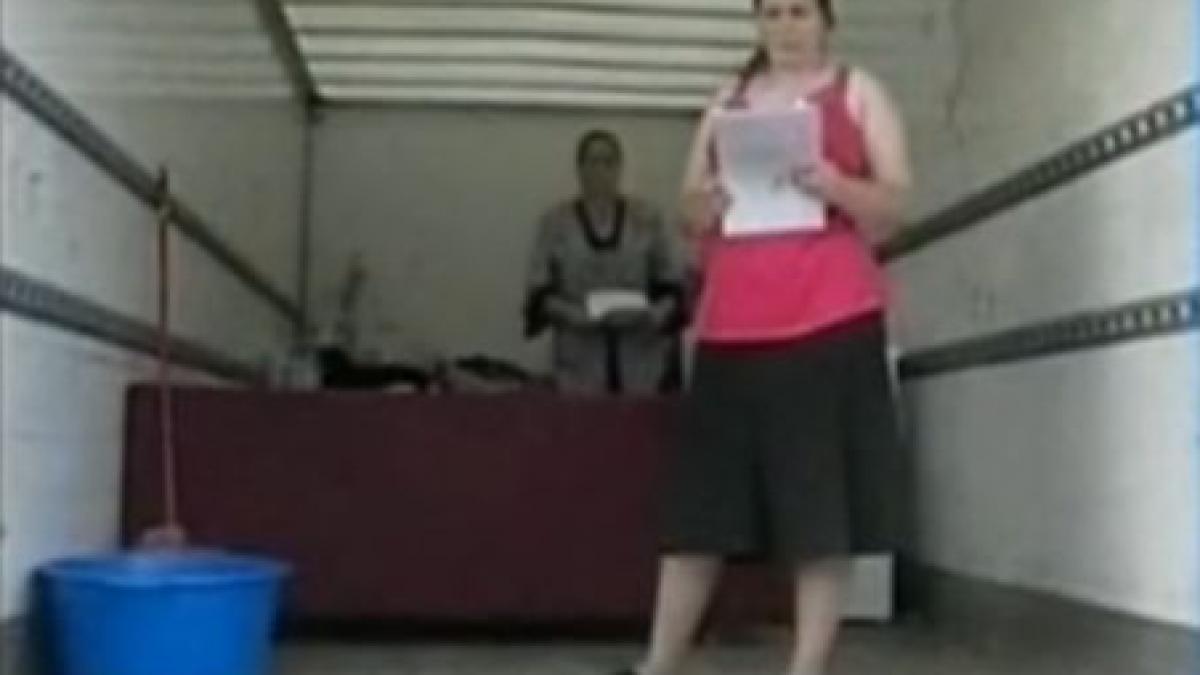 drama a doua femei mama profesoara si fiica absolventa de facultate locuiesc intr o remorca