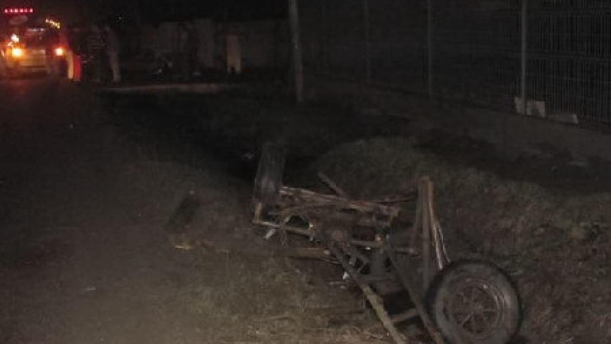 sapte raniti in urma impactului unui microbuz cu o caruta fara semnalizare