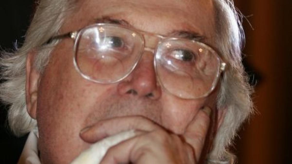 Alexandru Pesamosca, unul dintre marii chirurgi ai României, trăia izolat într-un salon de spital