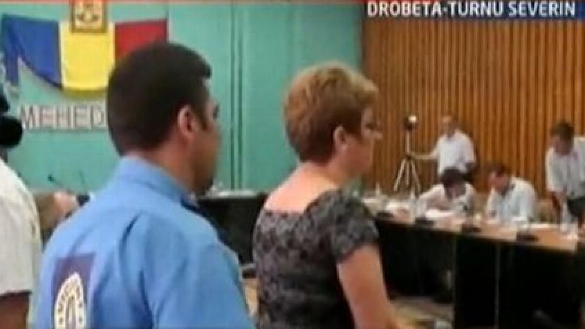 scandal la cj mehedinti intre pdl si opozitie cearta aplanata de politie