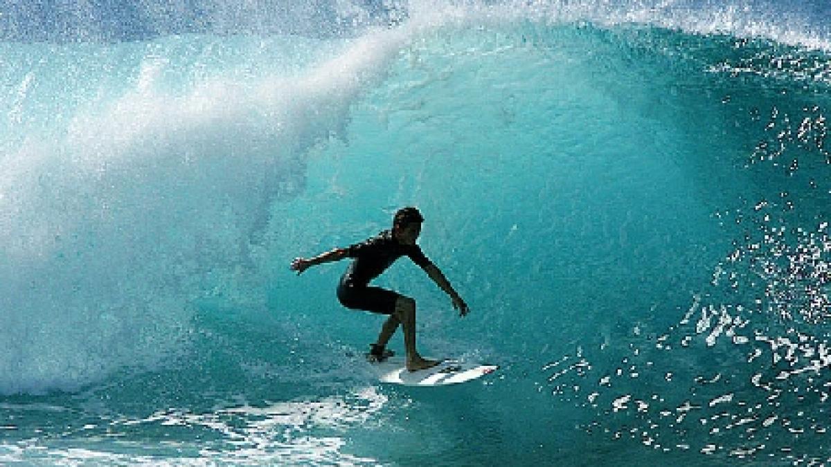 surf senzational vezi cum se distreaza mai nou tinerii surferi